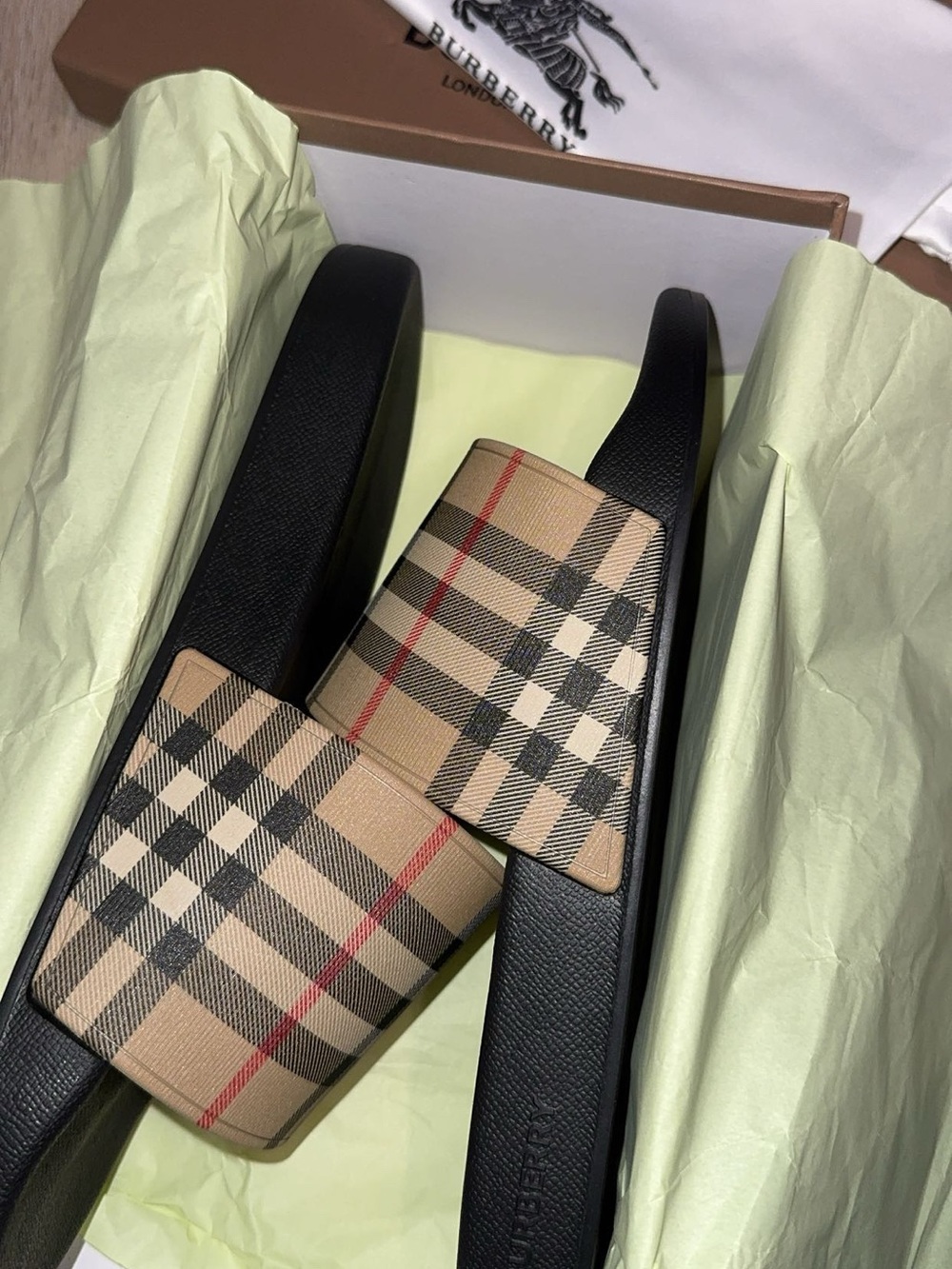 Men’s classic checkered Burberry sandals